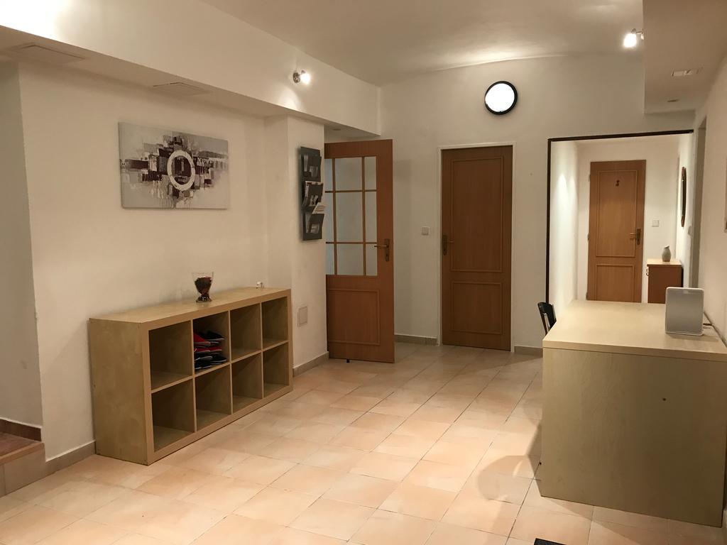 Big Homebase With Billardtable Прага